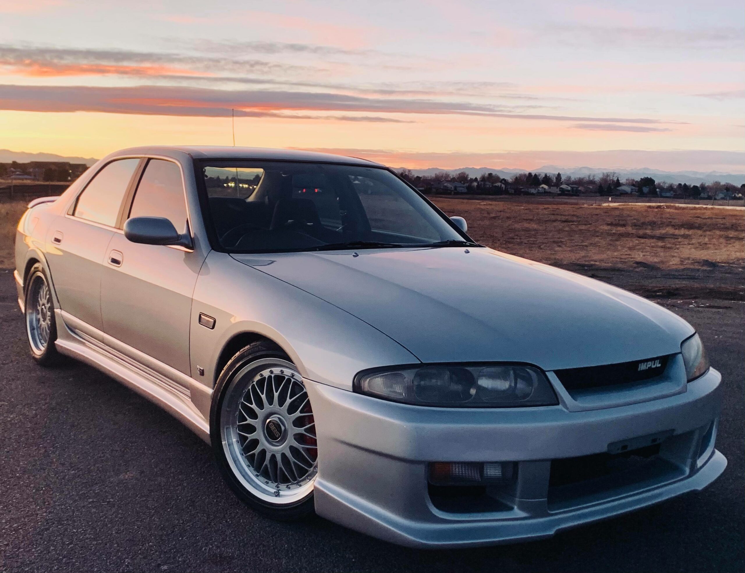 Nissan skyline r33 sedan