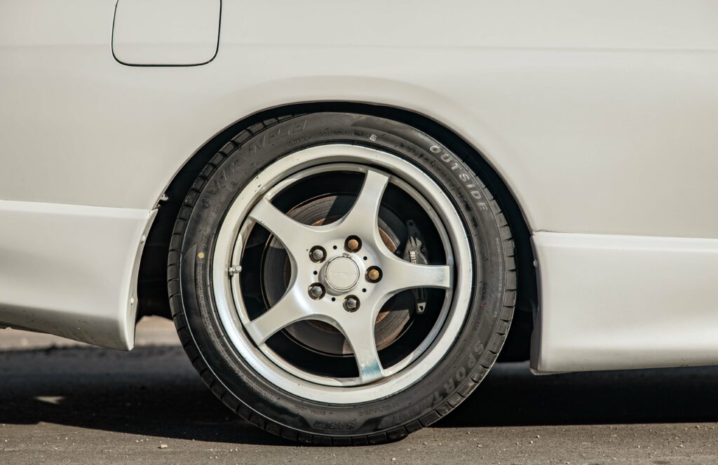 1995 White Nissan Skyline GTS25t-10