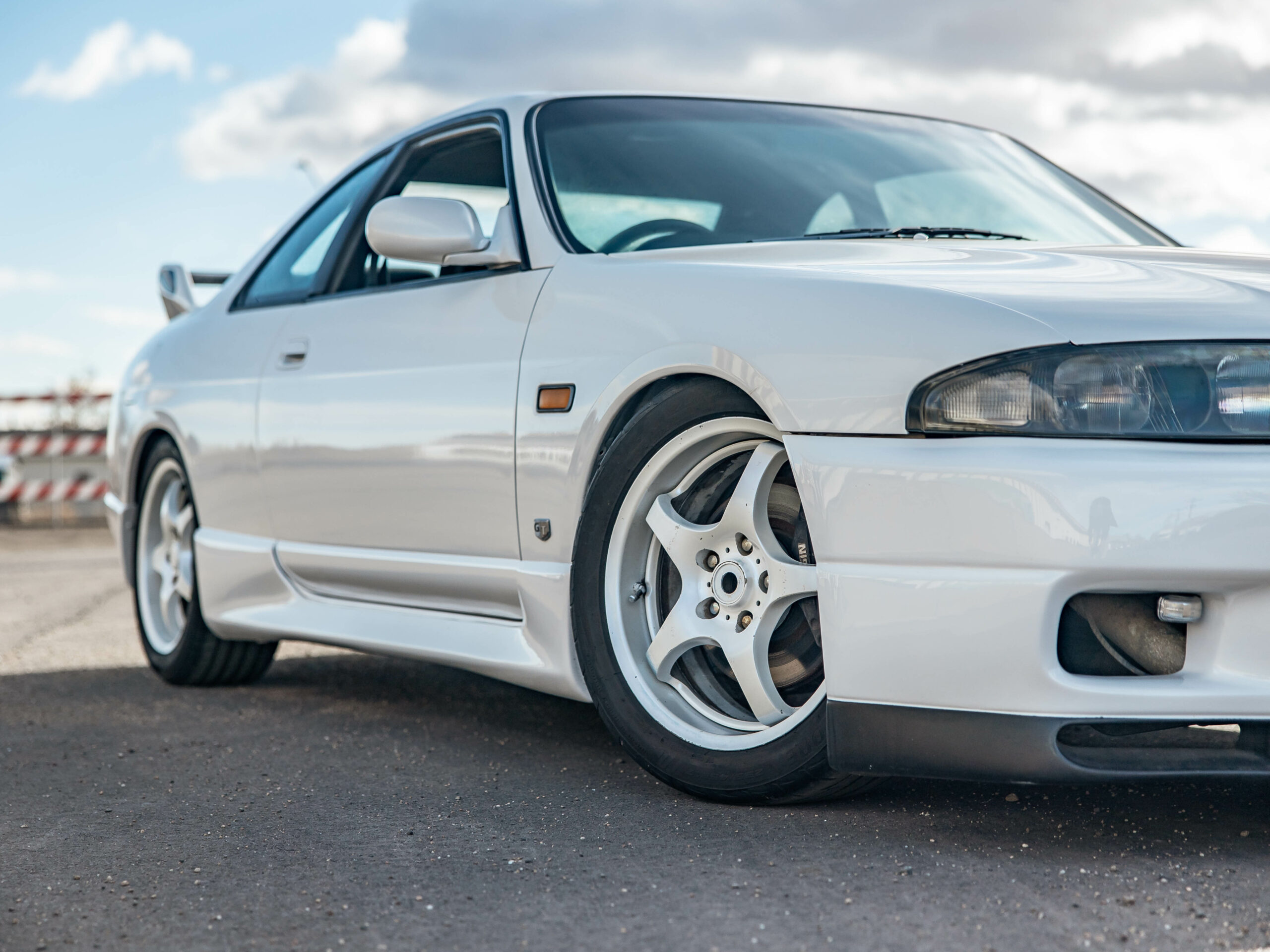 1995 Nissan Skyline GTS-25t - Revhard Motors Inc.