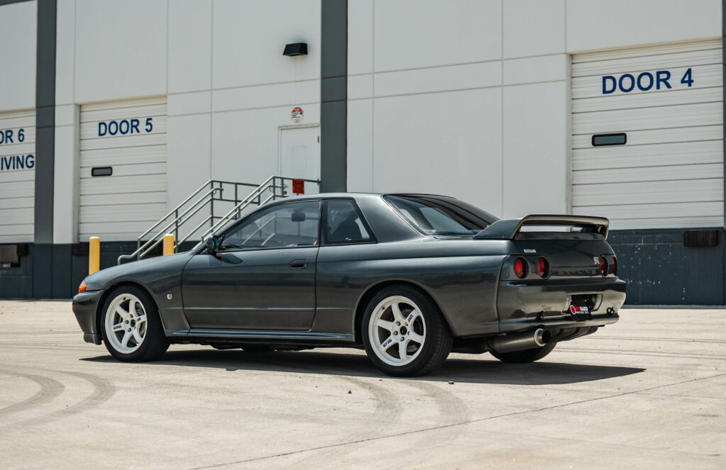 1992 Nissan Skyline R32 GT-R - Revhard Motors Inc.