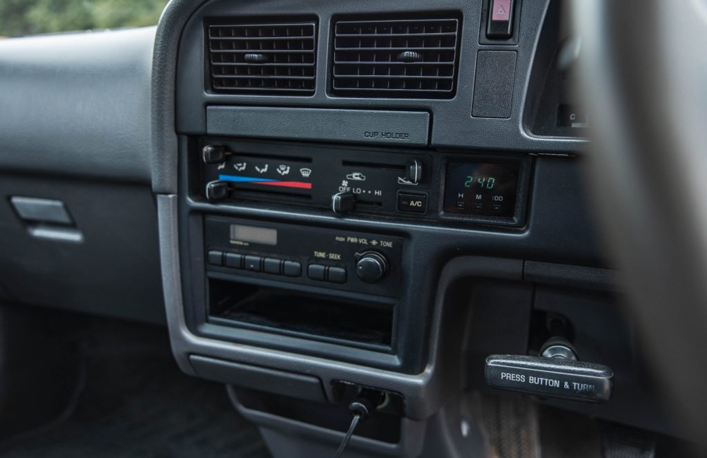 1992 Toyota Hilux Pickup-34